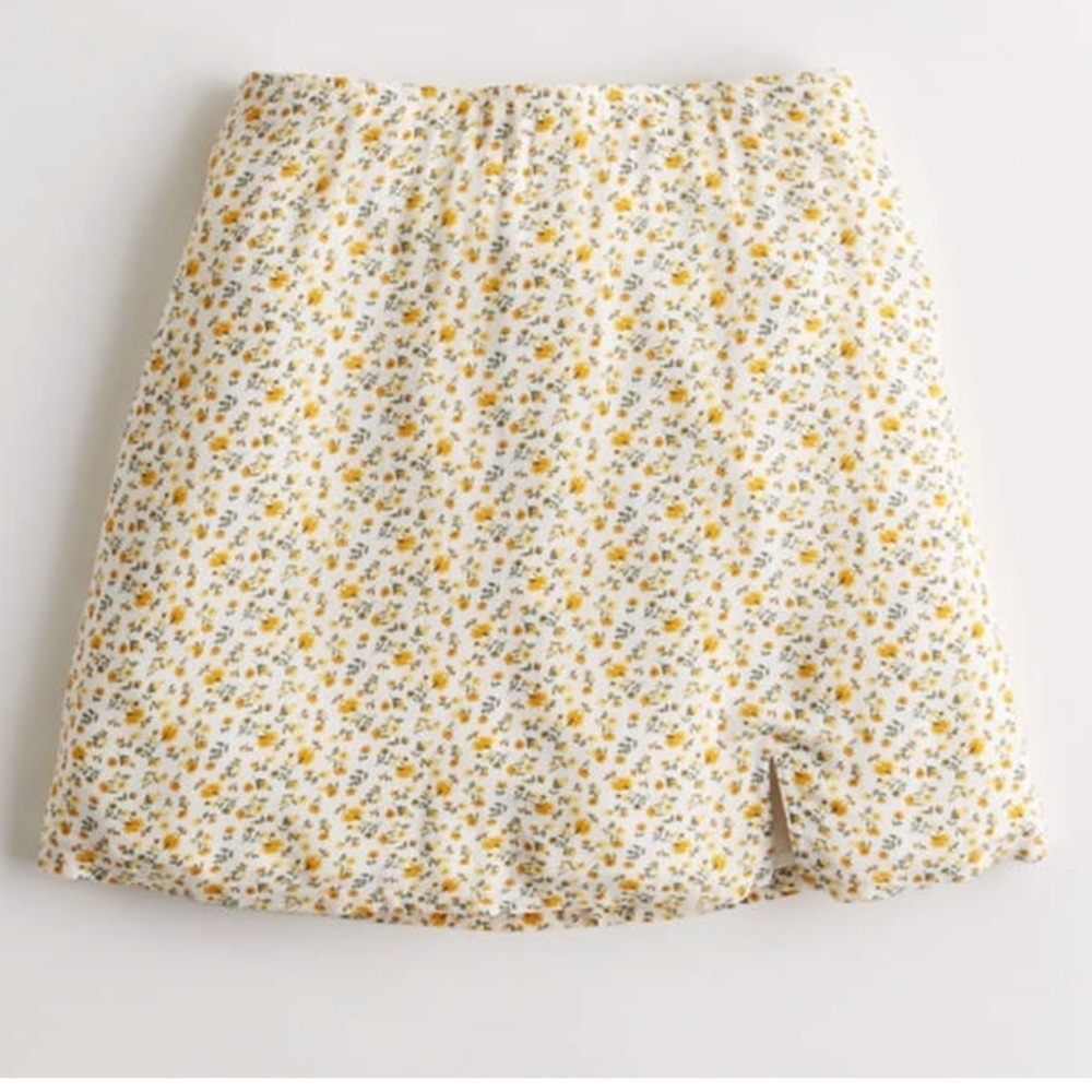 HOLLISTER Ultra High-Rise A-Line Mini Skirt Size Large